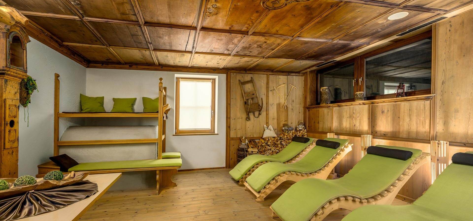 Unsere Stubensauna – urgemütlich und wohltuend wellness relax spa südtirol meransen dolomiten italien (1)