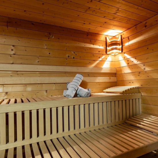 Unsere Stubensauna – urgemütlich und wohltuend wellness relax spa südtirol meransen dolomiten italien (3)